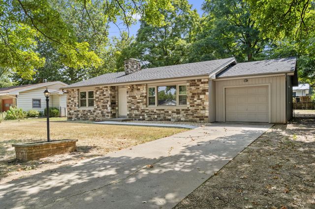 1058 East Morningside Street, Springfield, MO 65807