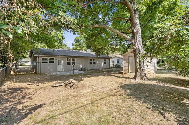 1058 East Morningside Street, Springfield, MO 65807