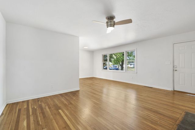 1058 East Morningside Street, Springfield, MO 65807