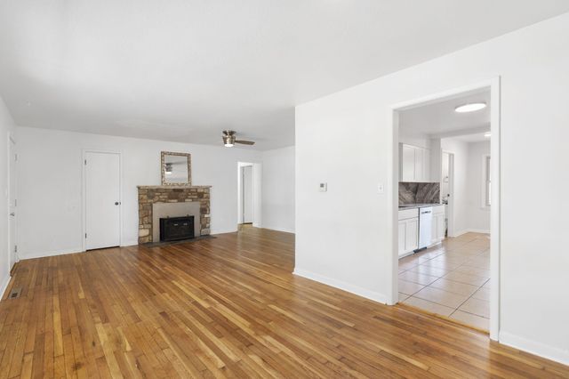 1058 East Morningside Street, Springfield, MO 65807