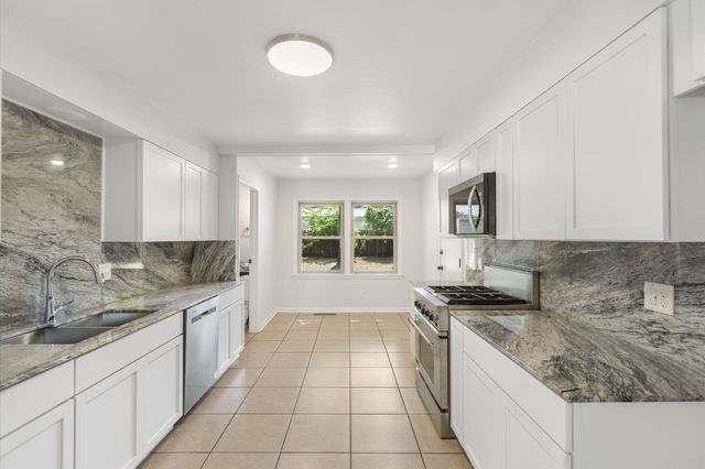1058 East Morningside Street, Springfield, MO 65807