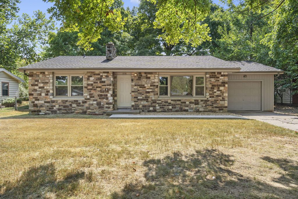 1058 East Morningside Street, Springfield, MO 65807