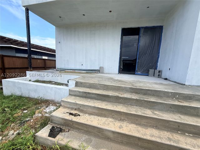 3075 NW 17th St, Miami, FL 33125