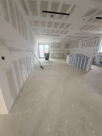 3075 NW 17th St, Miami, FL 33125