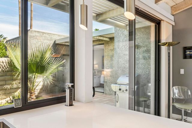 1715 E El Alameda, Palm Springs, CA 92262