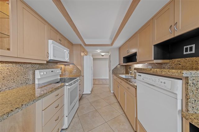 4000 Towerside Ter 1405, Miami, FL 33138
