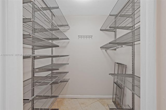 4000 Towerside Ter 1405, Miami, FL 33138