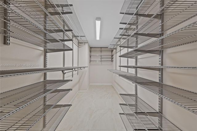 4000 Towerside Ter 1405, Miami, FL 33138