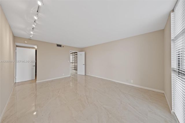 4000 Towerside Ter 1405, Miami, FL 33138