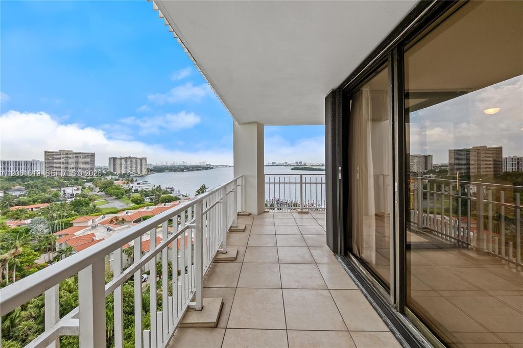 4000 Towerside Ter 1405, Miami, FL 33138