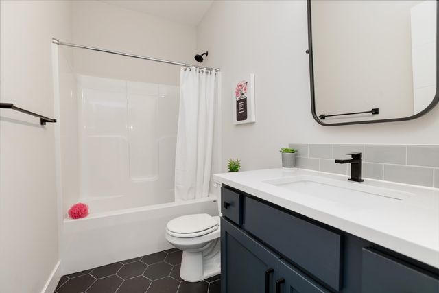 10410 W Graber Cir., Wichita, KS 67215