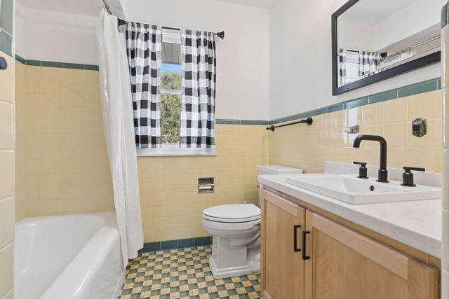 2079 Upper Saint Dennis Road, Saint Paul, MN 55116