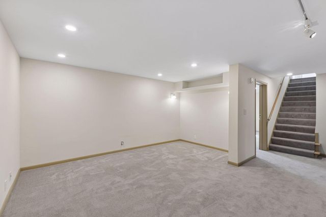 2079 Upper Saint Dennis Road, Saint Paul, MN 55116