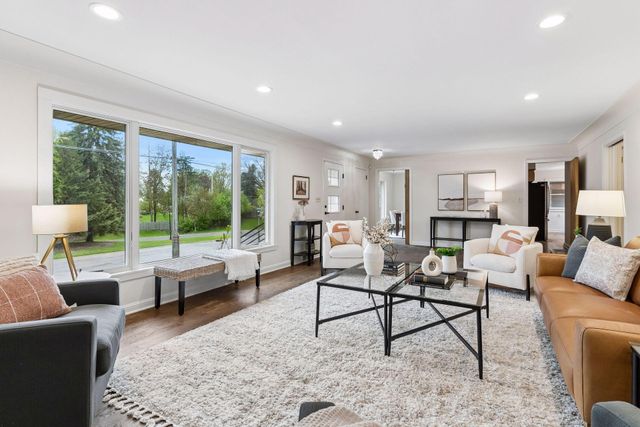 2079 Upper Saint Dennis Road, Saint Paul, MN 55116
