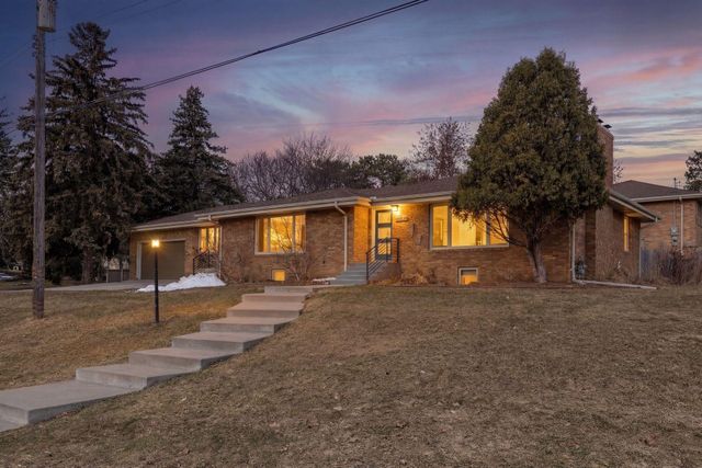 2079 Upper Saint Dennis Road, Saint Paul, MN 55116