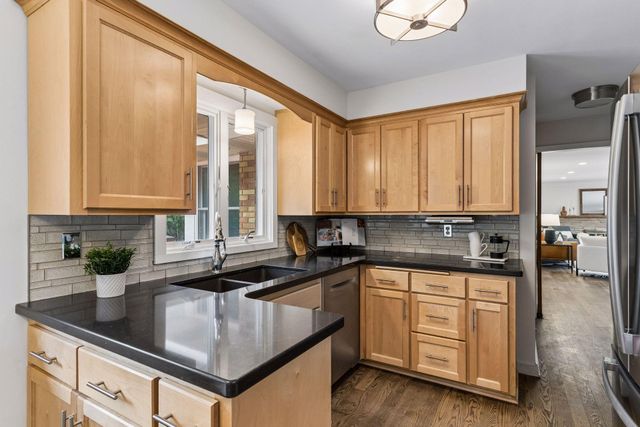2079 Upper Saint Dennis Road, Saint Paul, MN 55116