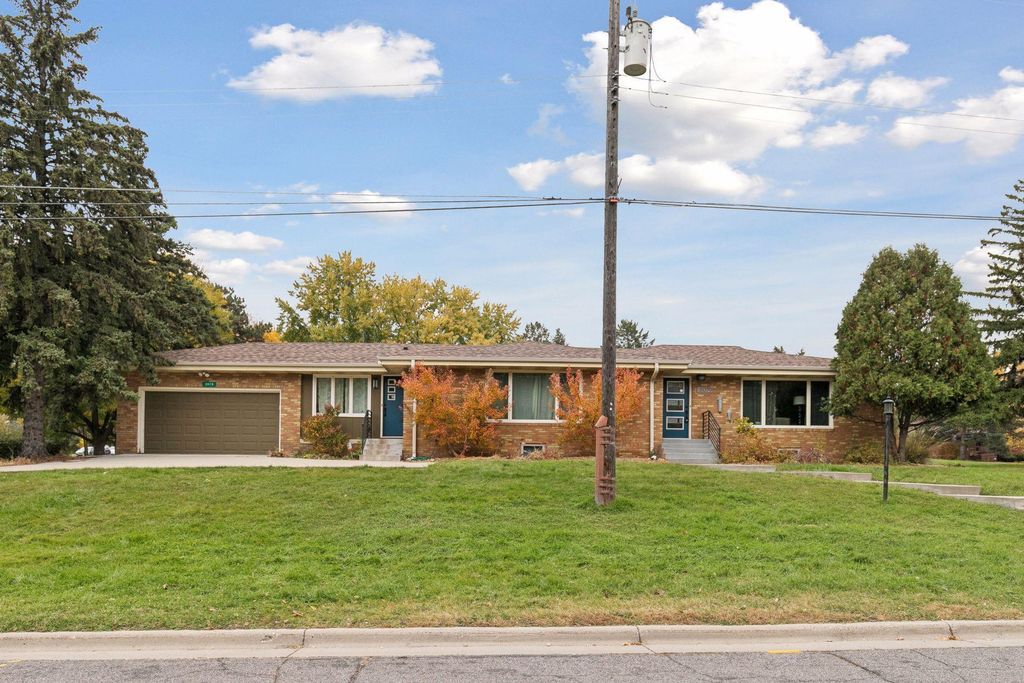 2079 Upper Saint Dennis Road, Saint Paul, MN 55116