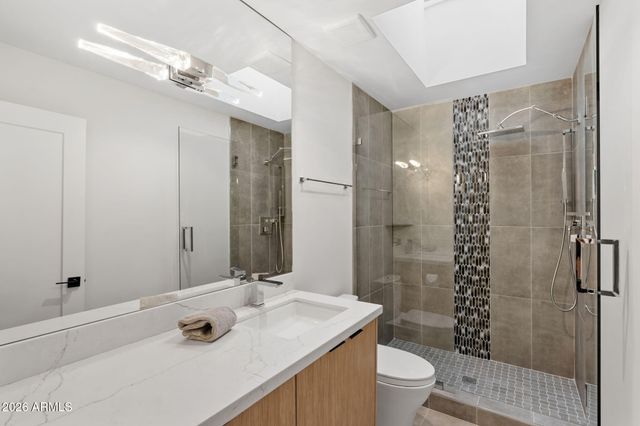 910 E KALER Drive, Phoenix, AZ 85020