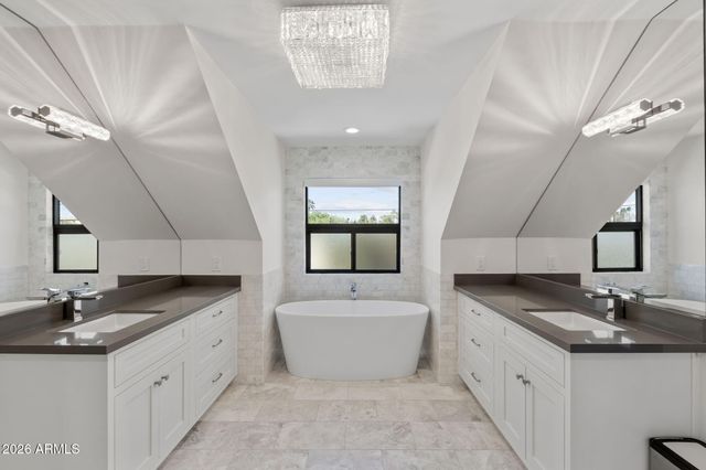 910 E KALER Drive, Phoenix, AZ 85020