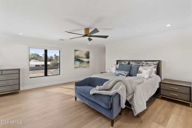 910 E KALER Drive, Phoenix, AZ 85020