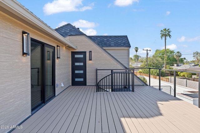 910 E KALER Drive, Phoenix, AZ 85020