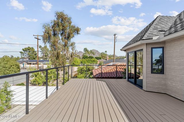 910 E KALER Drive, Phoenix, AZ 85020