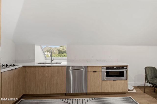 910 E KALER Drive, Phoenix, AZ 85020