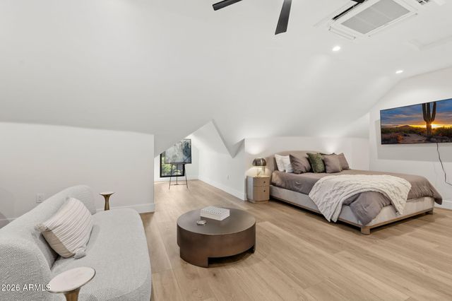 910 E KALER Drive, Phoenix, AZ 85020