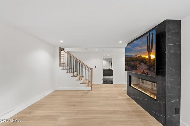 910 E KALER Drive, Phoenix, AZ 85020