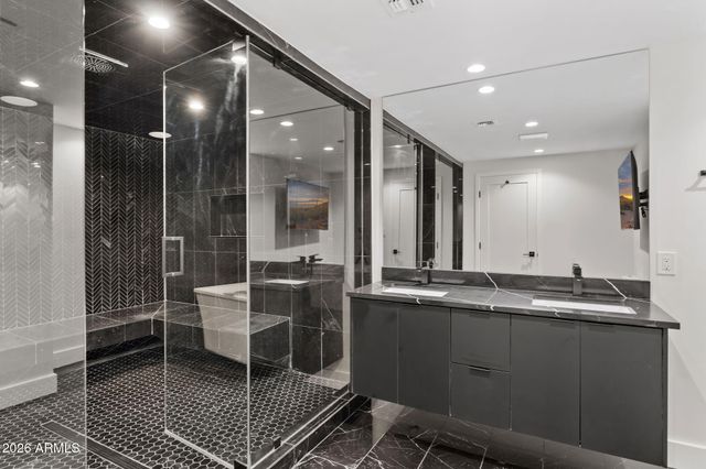 910 E KALER Drive, Phoenix, AZ 85020