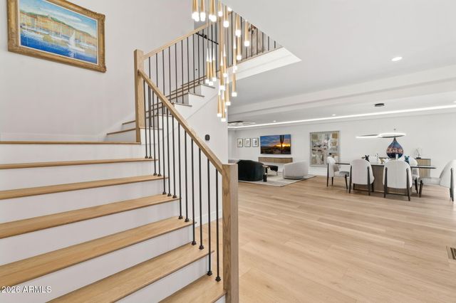 910 E KALER Drive, Phoenix, AZ 85020