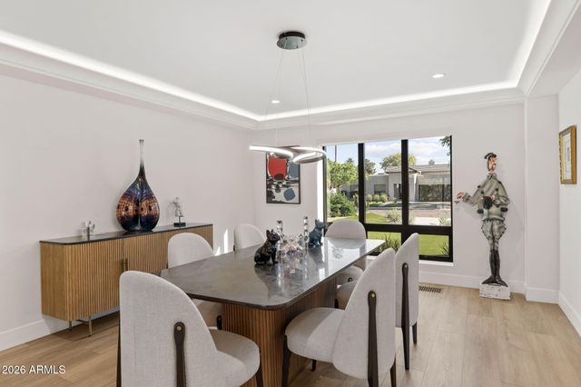 910 E KALER Drive, Phoenix, AZ 85020