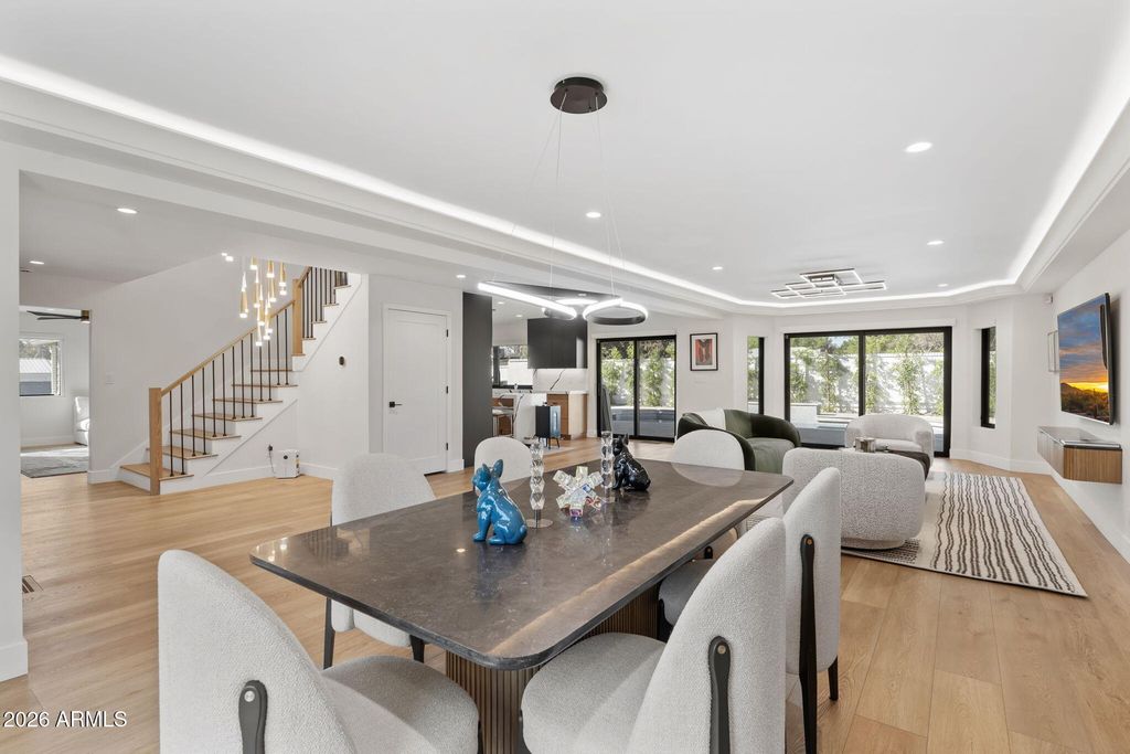 910 E KALER Drive, Phoenix, AZ 85020