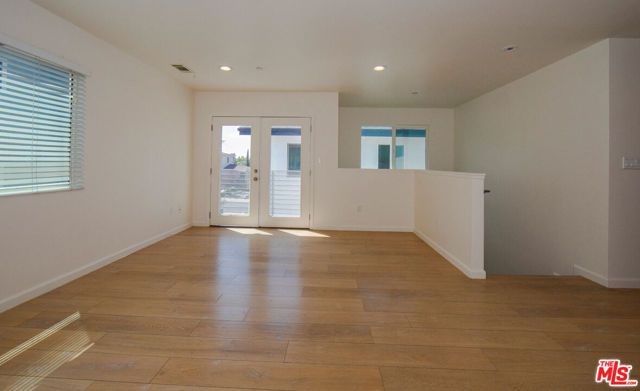 7834 Flight Avenue, Los Angeles, CA 90045