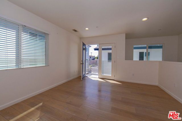 7834 Flight Avenue, Los Angeles, CA 90045
