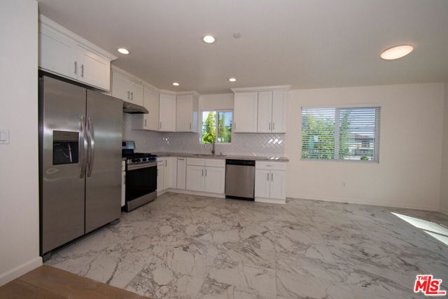 7834 Flight Avenue, Los Angeles, CA 90045