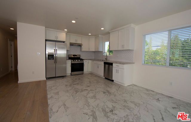 7834 Flight Avenue, Los Angeles, CA 90045