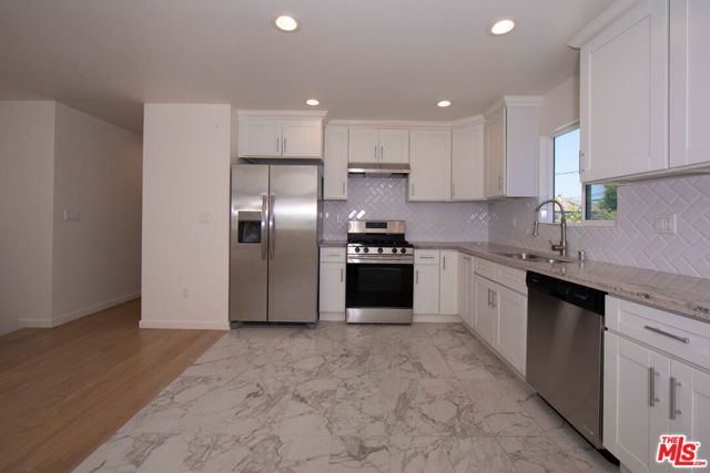 7834 Flight Avenue, Los Angeles, CA 90045