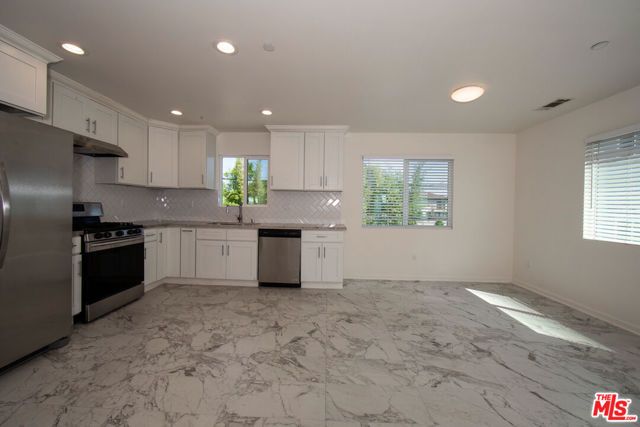 7834 Flight Avenue, Los Angeles, CA 90045