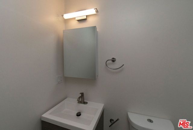 7834 Flight Avenue, Los Angeles, CA 90045
