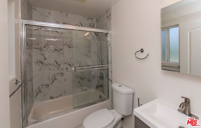7834 Flight Avenue, Los Angeles, CA 90045