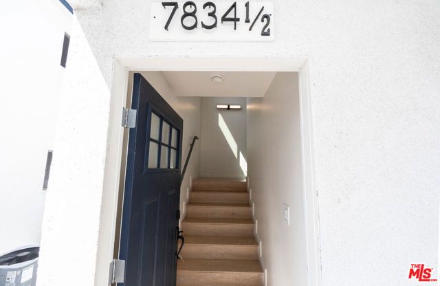 7834 Flight Avenue, Los Angeles, CA 90045