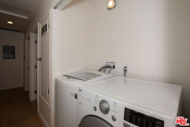 7834 Flight Avenue, Los Angeles, CA 90045
