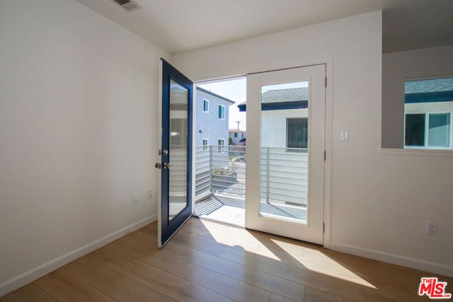 7834 Flight Avenue, Los Angeles, CA 90045