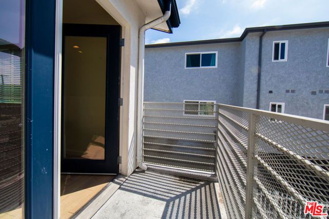 7834 Flight Avenue, Los Angeles, CA 90045