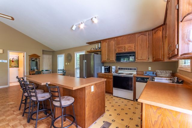 1720 POINT GRAND DR, Savannah, TN 38365