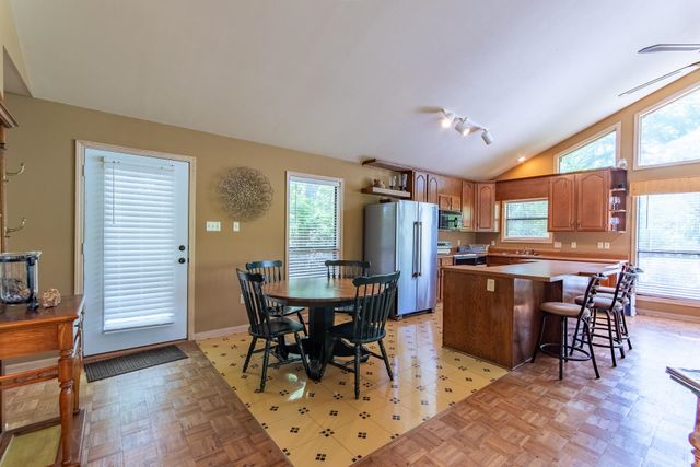 1720 POINT GRAND DR, Savannah, TN 38365