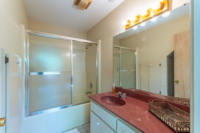 1720 POINT GRAND DR, Savannah, TN 38365