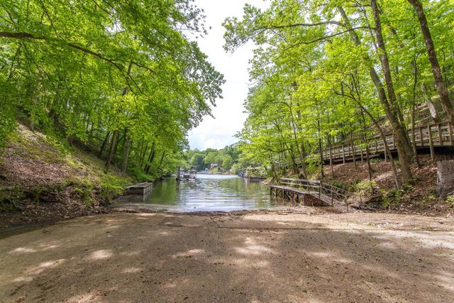 1720 POINT GRAND DR, Savannah, TN 38365