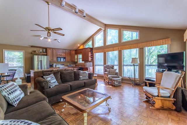 1720 POINT GRAND DR, Savannah, TN 38365